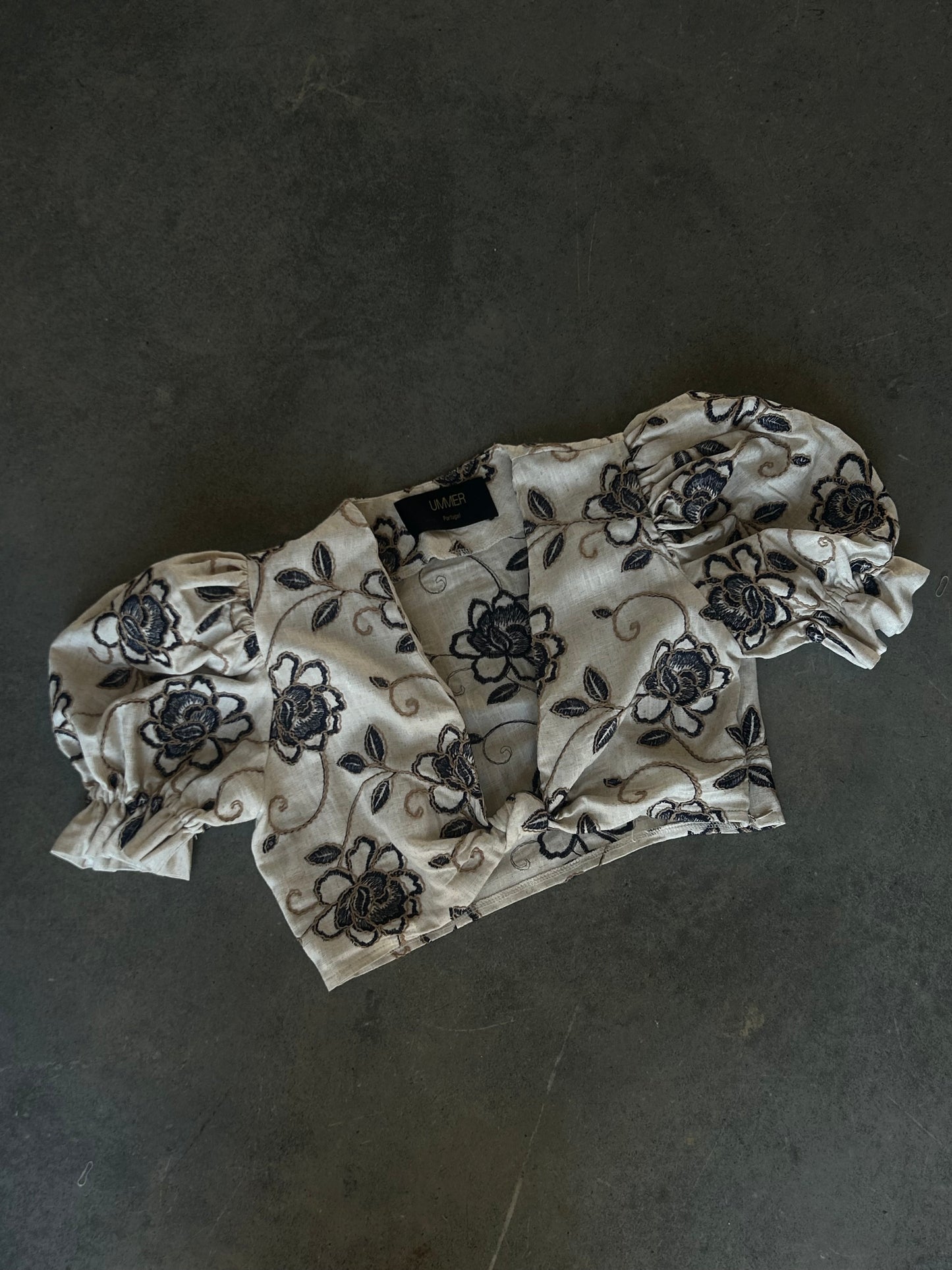 LEAVES EMBROIDERY BALOON TOP